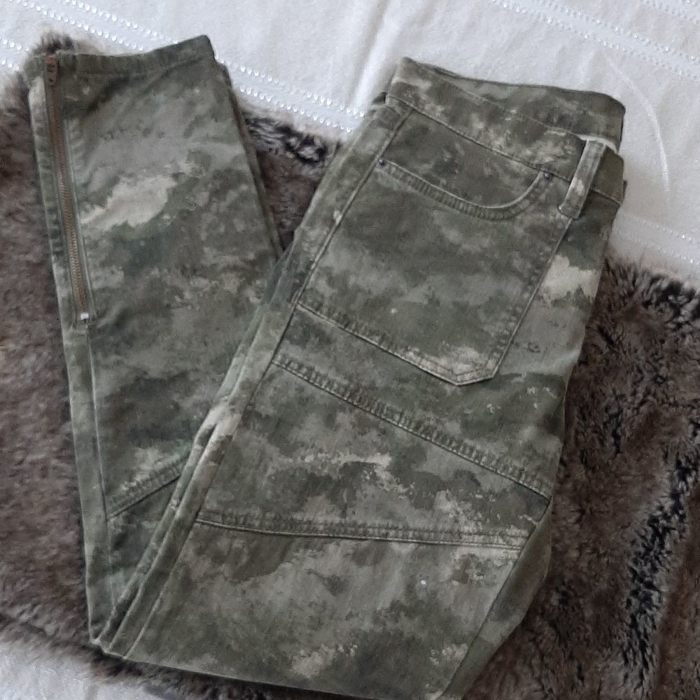 Urban Outfitters camo green pants